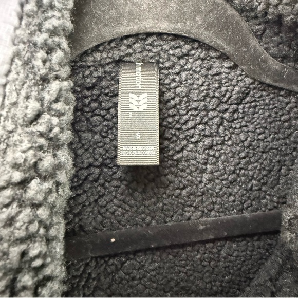 NWT Men’s All In Motion Black Sherpa Lined Puffer Vest, size S - Picture 3 of 10